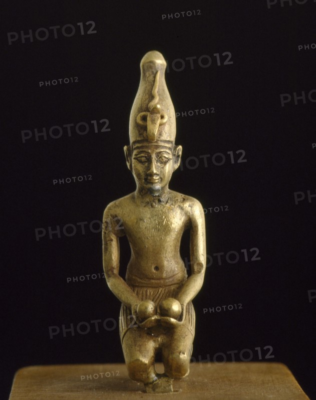 Statuette of king in the white crown offering two wine bowls, XIXth Dynasty (c1292 BC-c1190 BC). Artist: Unknown.