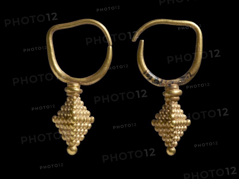 Pair of gold earrings, Parthian, c2nd century. Artist: Unknown.