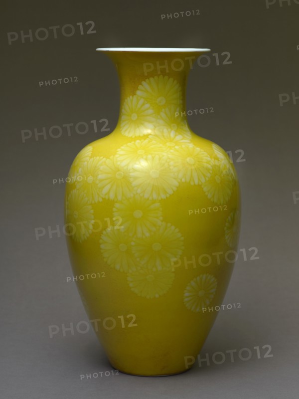 Baluster vase with stylized chrysanthemums, c1895. Artist: Miyagawa Hanzan.