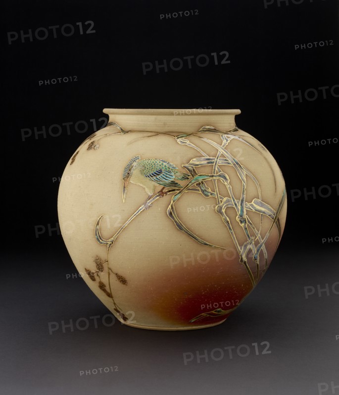 Vase depicting a kingfisher sitting on a reed, 1920-1940. Artist: Unknown.