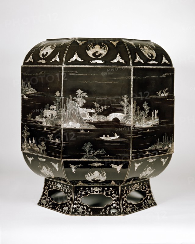 Octagonal box with landscape, 17th-18th century. Artist: Unknown.