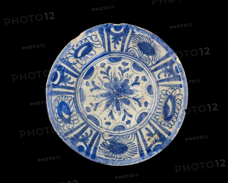 Carinated bowl, 1603-1714. Artist: Unknown.