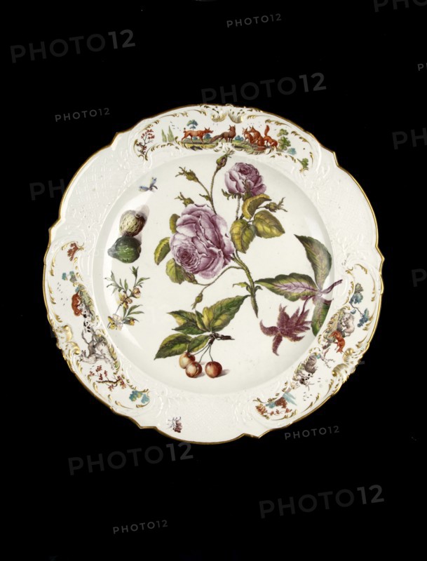 Round serving dish, c1755. Artists: Unknown, Chelsea factory.