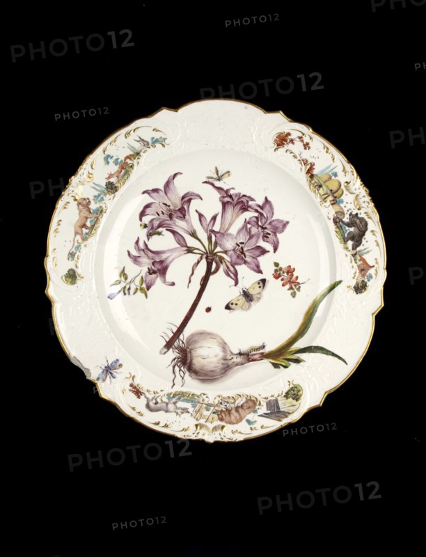 Round serving dish, c1755. Artists: Unknown, Chelsea factory.