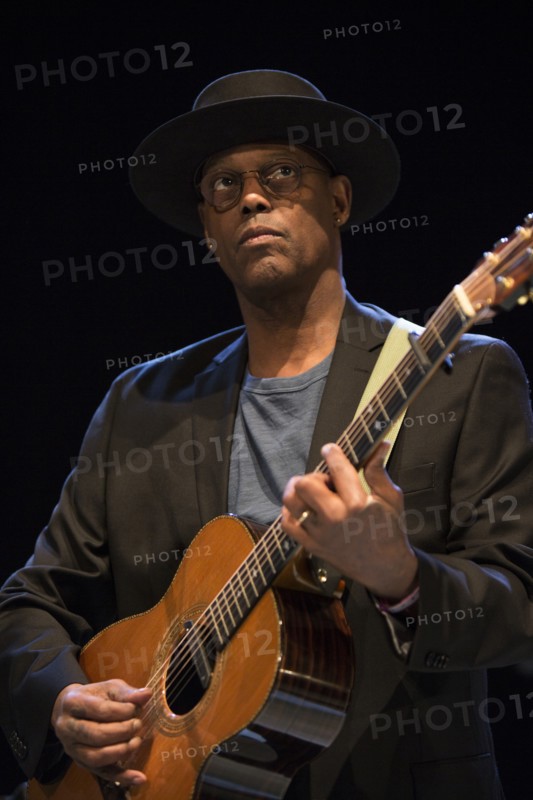 Eric Bibb, 2017. Artist: Alan John Ainsworth.