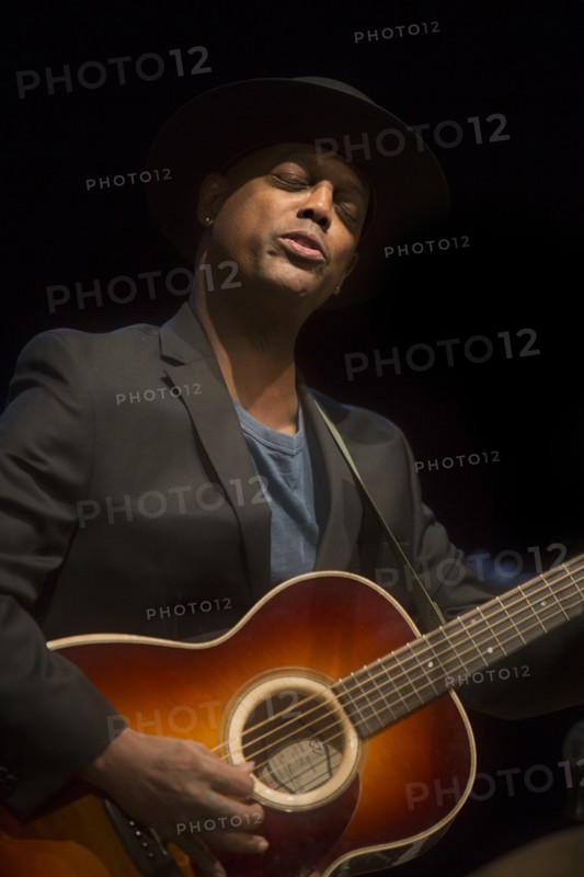 Eric Bibb, 2017. Artist: Alan John Ainsworth.