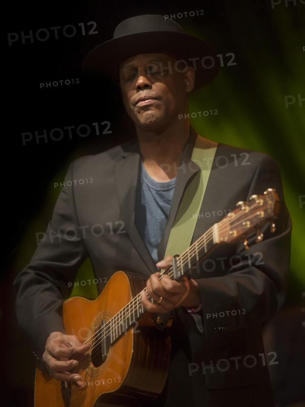 Eric Bibb, 2017. Artist: Alan John Ainsworth.