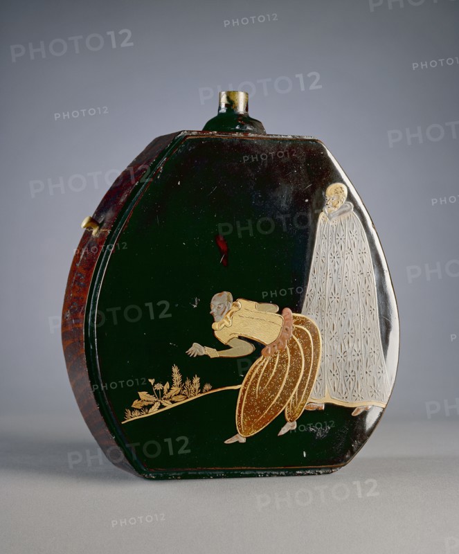 Gunpowder flask with figures in Portuguese dress, late 17th- early 18th century. Artist: Unknown.