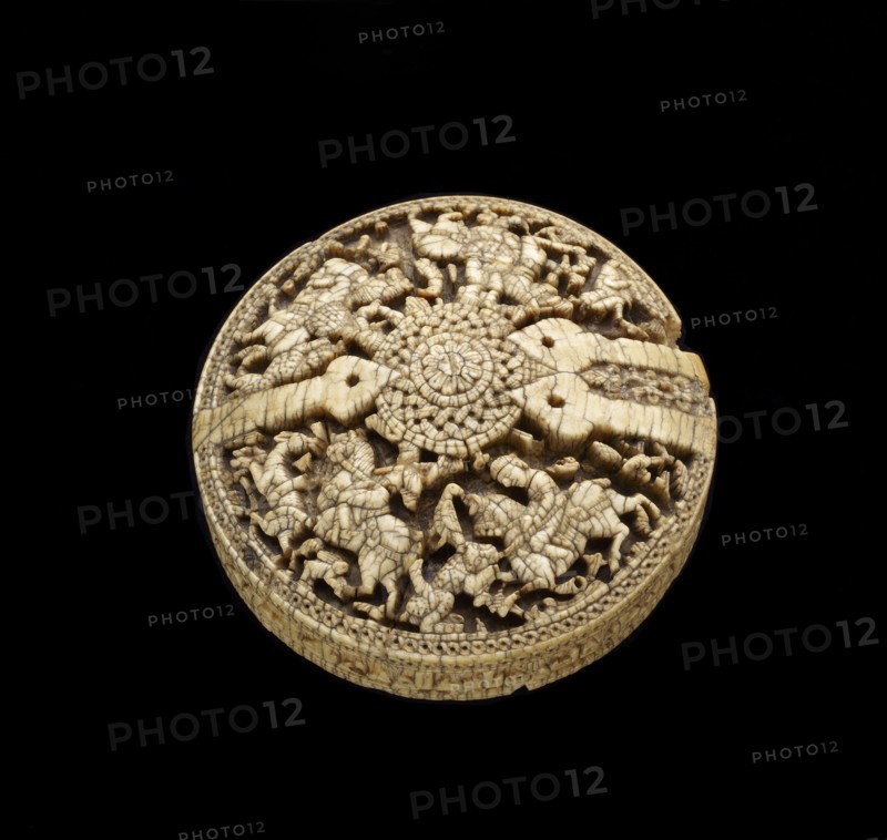 Casket lid with huntsmen and animals, 998-999. Artist: Unknown.
