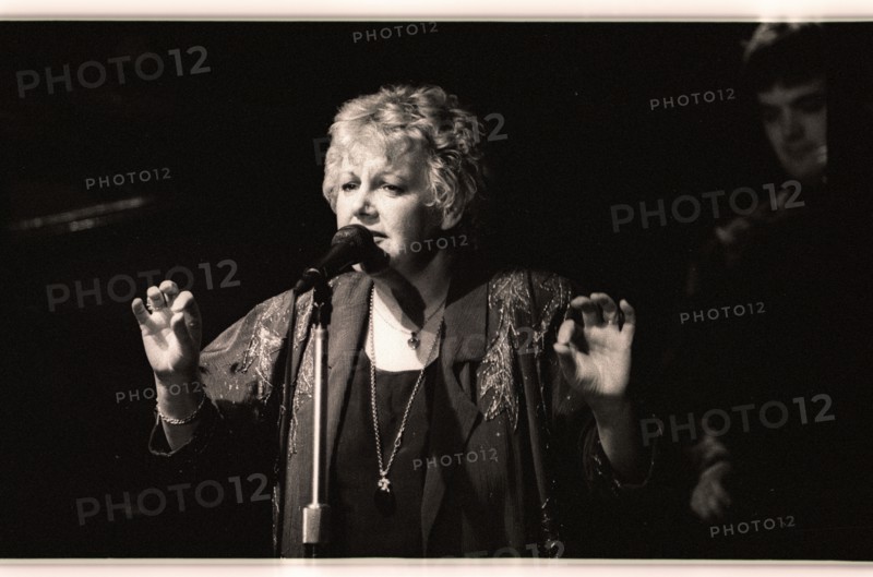 Carol Kidd, Pizza on the Park, London, April 1991. Artist: Brian O'Connor.