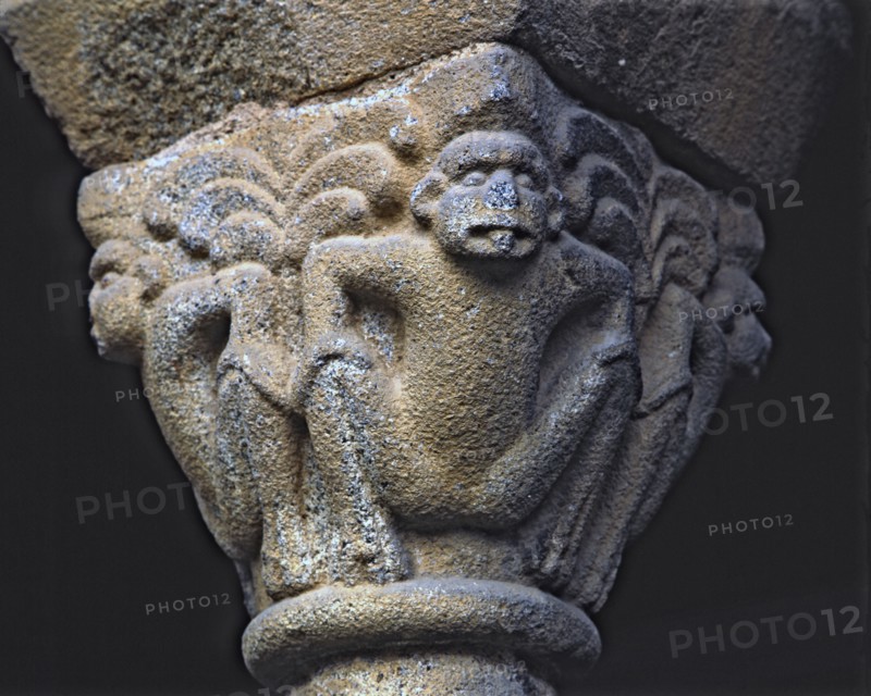 Capital of the cloister of the Cathedral of La Seu d'Urgell, decorated with apes.
