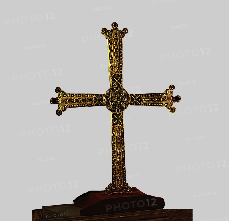 Victoria Cross, year 908, preserved in the Holy Chamber of the Oviedo Cathedral.