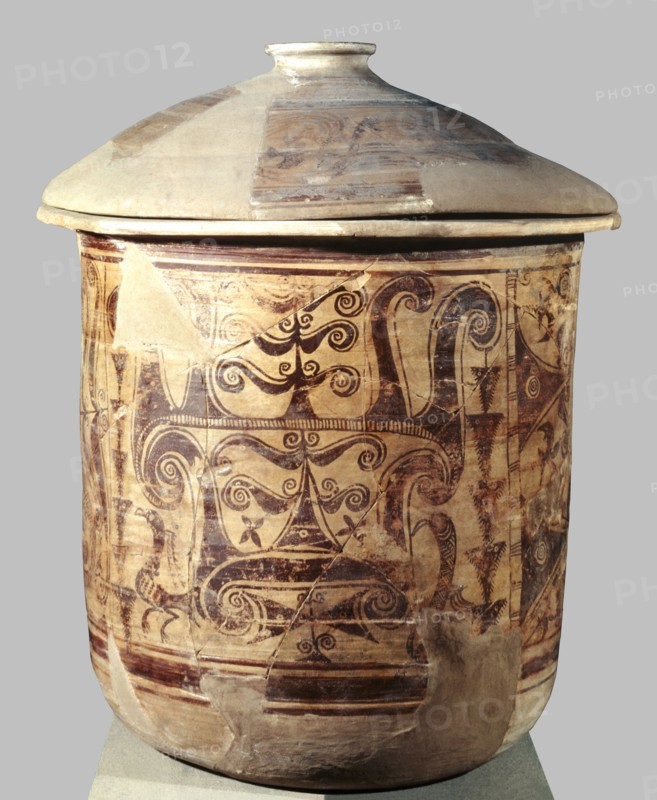 Archena glass. Ceramics with zoomorphic and floral decoration from the necropolis of Archena (Mur?