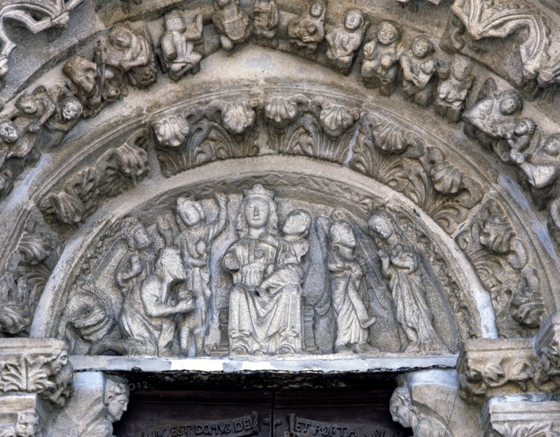 Church of Santa Maria de Azogue, detail of the Sculptures of the tympanum with the image of the V?