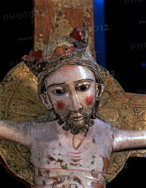 Detail of the Christ of Escunhau, carving in polychromed wood.