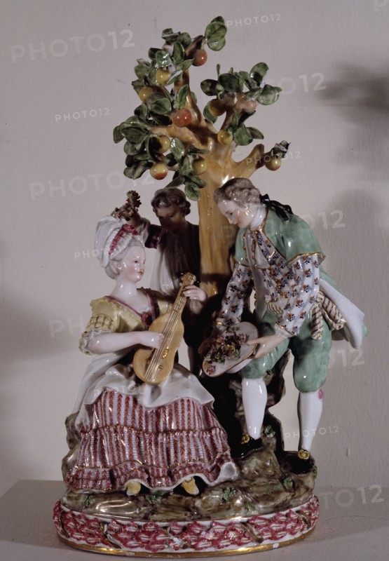 'Group at the foot of an apple tree', Meissen porcelain, in this German city there's a factory s?