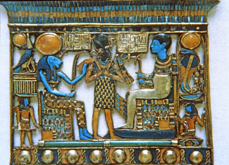 Treasure of Tutankhamen, jewel in the funerary trousseau in which the Pharaoh appears between the?