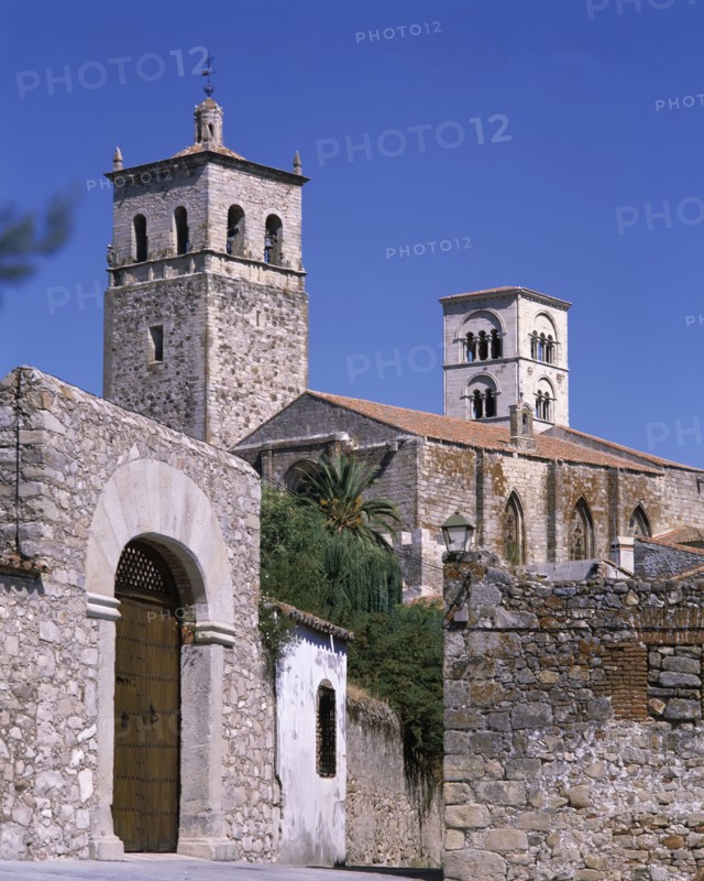 Exterior of the Church of Santa Maria de Trujillo (Cáceres), late Romanesque style and completed ?