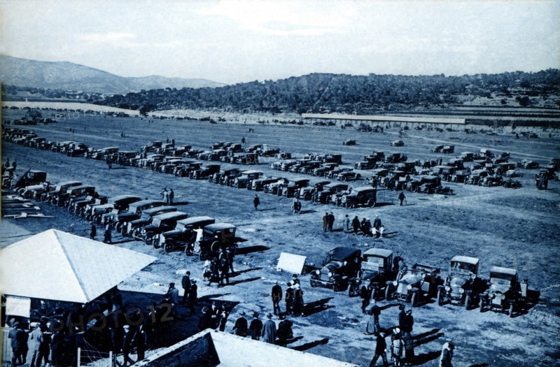 Parking of vehicles on the Autódromo Nacional de Terramar in Sitges, 1922.