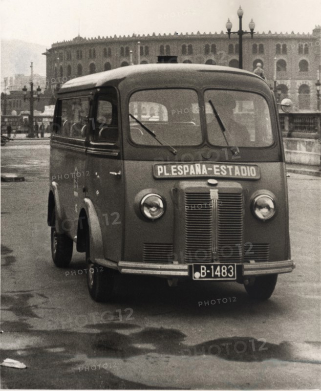 Minibus of public transport to the line from the Spain Square to the Montjuic Stadium and Nationa?