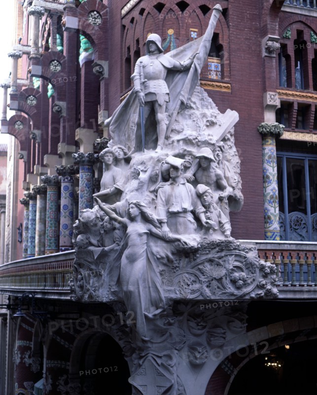 Detail of the exterior of the Palau de la Música Catalana (1905-1908), with the Sculpture group '?