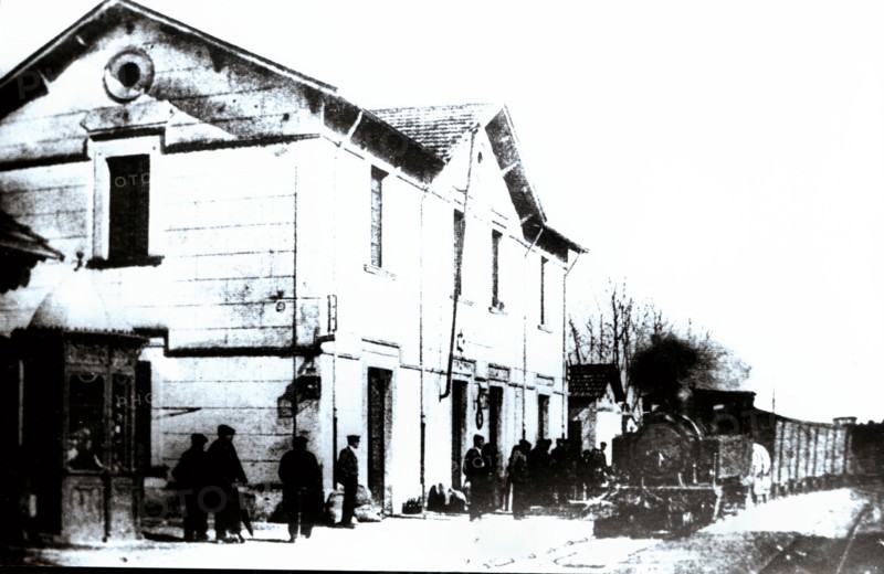 Amer station, the narrow track railway line from Olot to Girona, 1910.