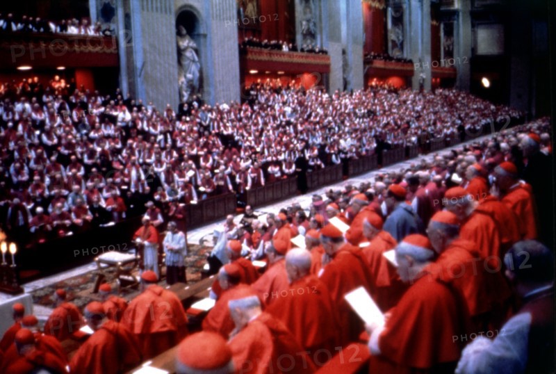 Second Vatican Council, Pope Paul VI attending mass during a session of the Ecumenical Council.