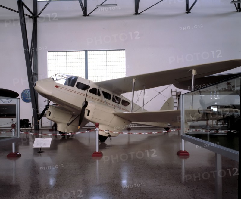 Spanish Civil War (1936-1939), Dragon Rapide aircraft rented in London in which General Franco le?