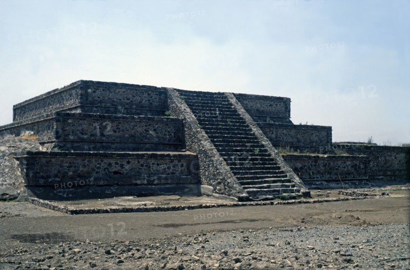 Teotihuacan, Temple tumulus shaped located in the 'Avenue of Death'. It was the first major Mesoa?
