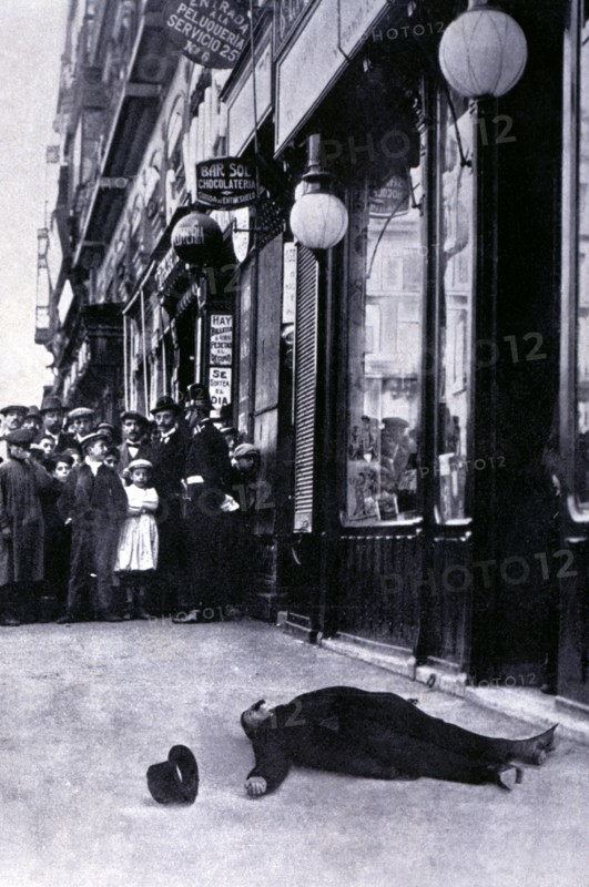 Murder of José Canalejas in Puerta del Sol on November 12, 1912, the body of President of Council?