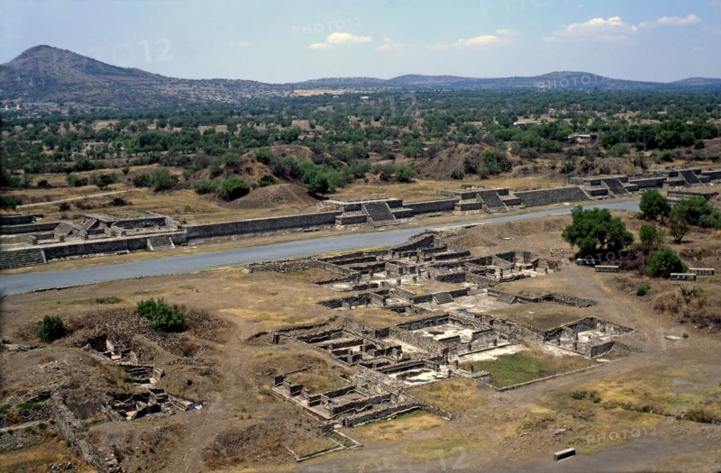 Teotihuacan, 'Palace of the Sun', built during Miccaotli phase (150 to 200 years a.C) at the nort?