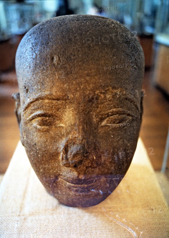 Egyptian art. Head in red granite from the New Kingdom era.