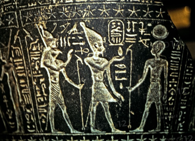 Detail of the reliefs in a glass.