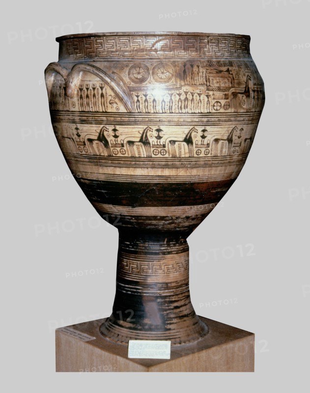 Krater by painter Hirschfeld with funerary scene of the geometric period.