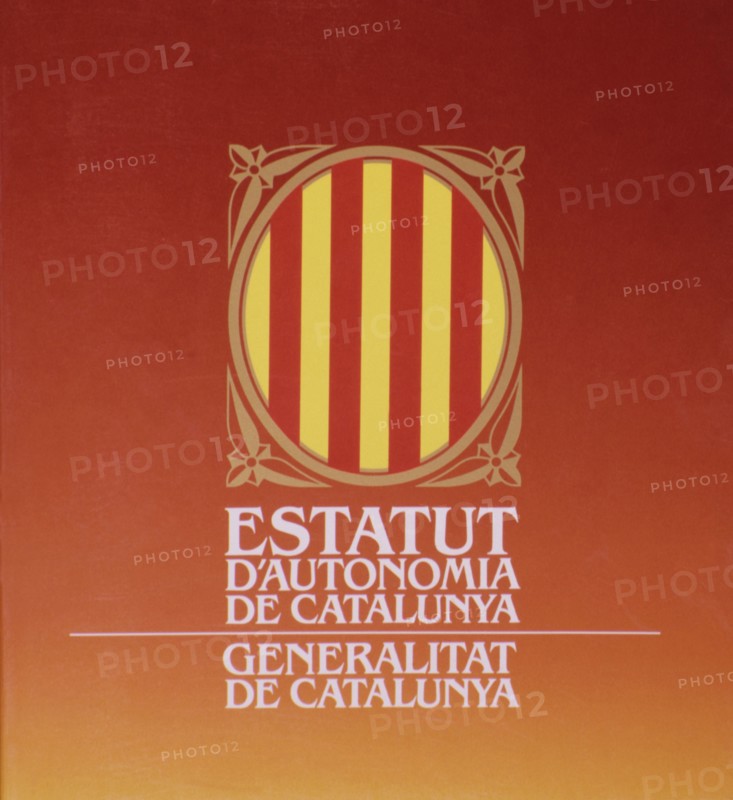 Cover of  the Statute of Catalonia, 1977.
