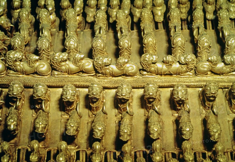 Detail of a gold pectoral with zoomorphic figures round shaped.