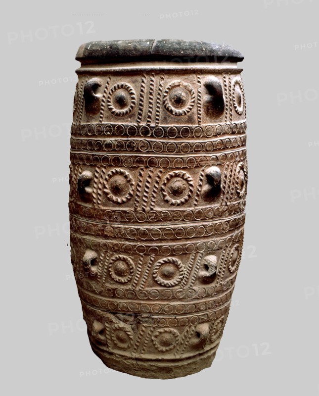Great jar in the ruins of Knossos.