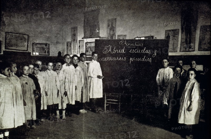 Second Republic (1931 - 1939), public schools, students of the schools created by the Republican ?