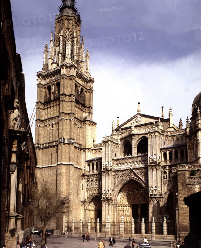 Cathedral of Santa Maria de Toledo, view of the tower and the door of forgiveness.
