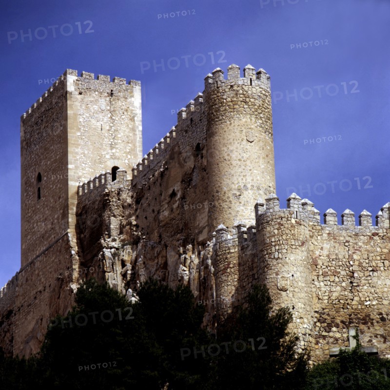 Almansa Castle, of Arab origin, it was built in the 15th century by the Marquis de Villena.