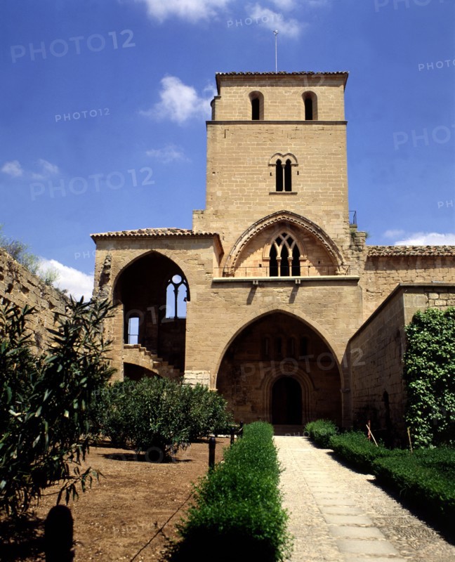 Exterior view of the entrance to Alcañiz castle (Teruel).
