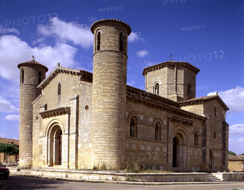 View of the church of San Martín de Fromista (Palencia).
