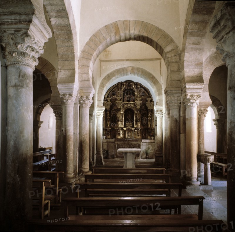 Detail of the interior of the church of Santa María de Lebeña, it should be noted the horseshoe a?