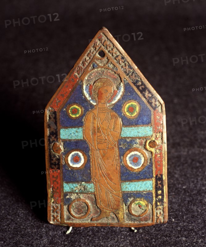 Plate with image of the Virgin with enamels.