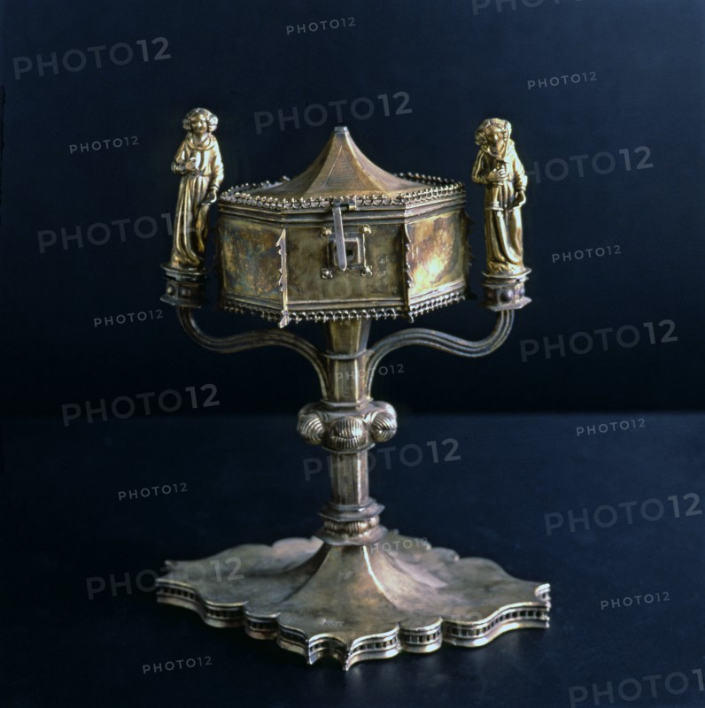 Ostentorium pyx made in embossed and engraved gilded silver.