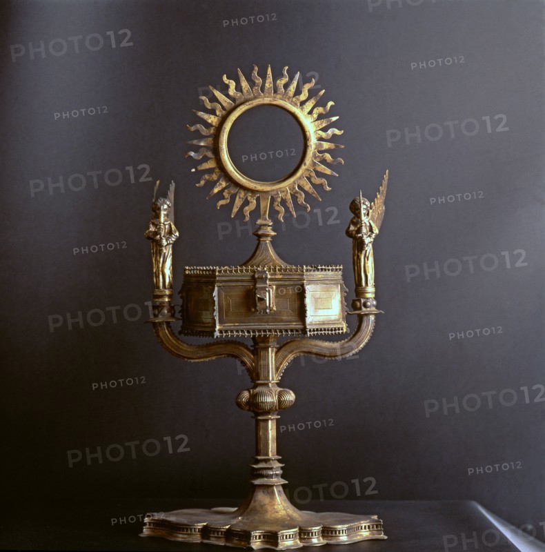 Ostentorium pyx made in embossed and engraved gilded silver, from the Church of Santa Maria de Ll?