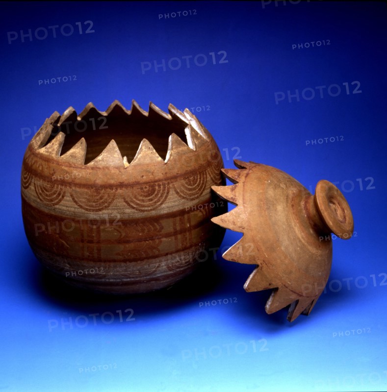 Gear-shaped urn, Iberian pottery with geometrical decoration, from the tomb 37 of the necropolis ?