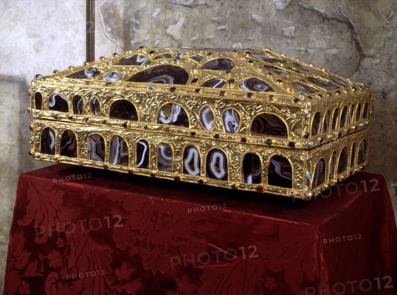 Agates box, c. 910, preserved in the Holy Chamber of the Oviedo Cathedral.