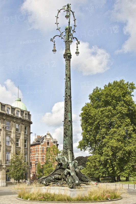 Lamp column, Av des Azalees/Av. Paul Deschanel,  (1913), c2014-2017. Artist: Alan John Ainsworth.