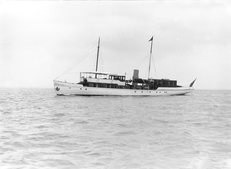 The steam yacht 'Sardonyx' at anchor, 1913. Creator: Kirk & Sons of Cowes.